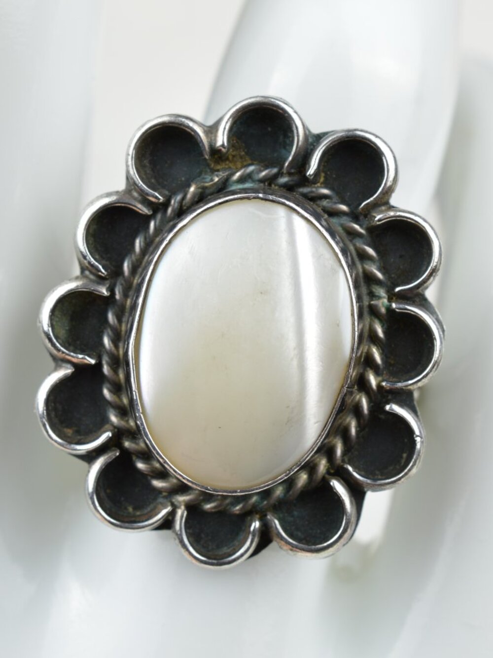 Vintage Navajo Sterling Silver Mother of Pearl Ring Size 6 Flower Scallop